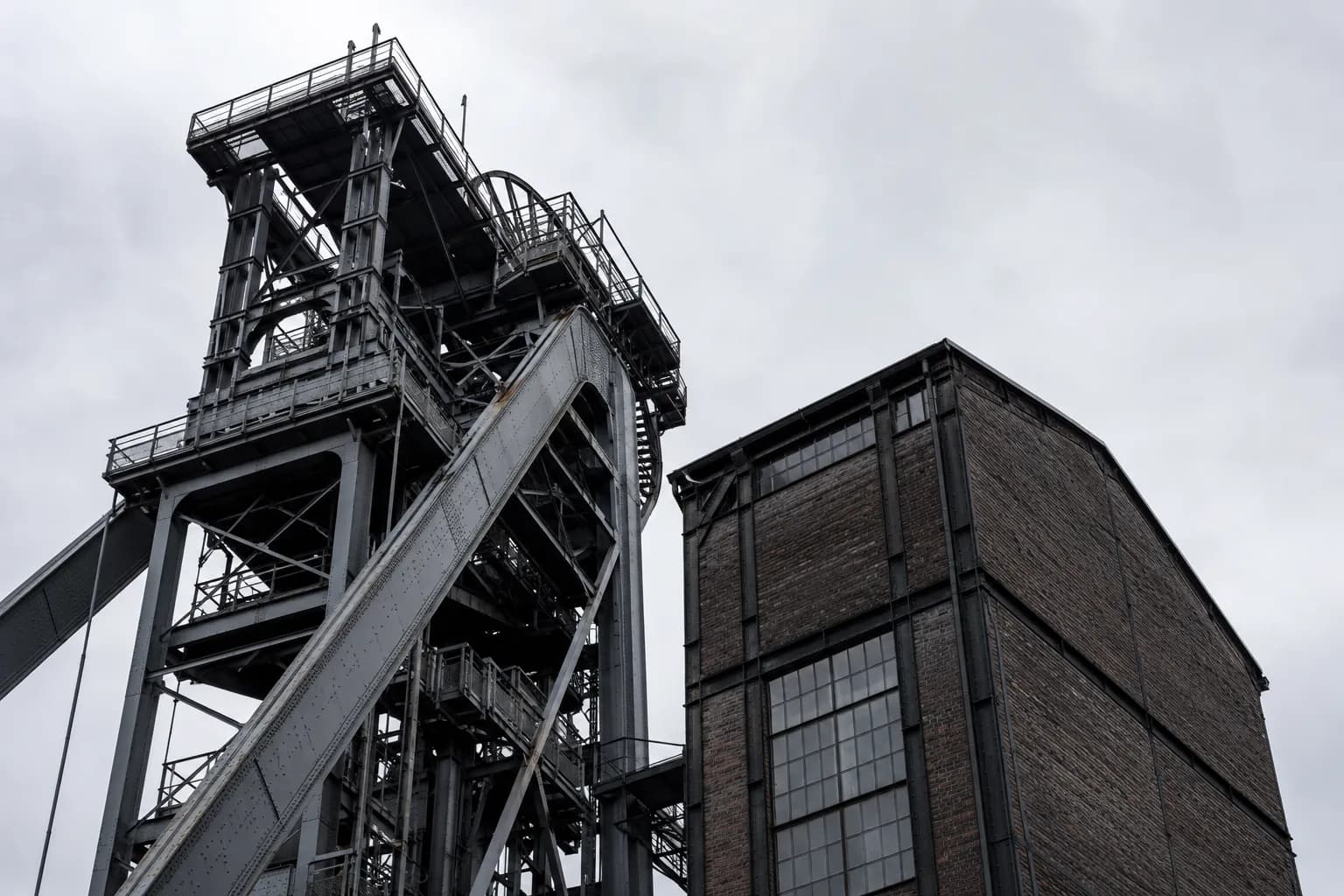 Industrialna architektura Górnego Śląska, tło inżynierskiej kultury Katowic.